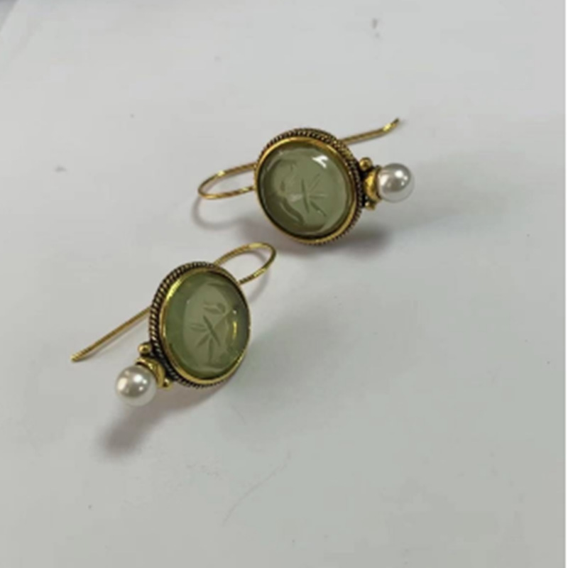 Leona – Vintage zielone kolczyki z kamieniami i perłami