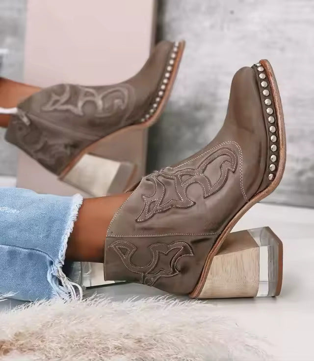 Avoralis™| Carmen Vintage Pumps
