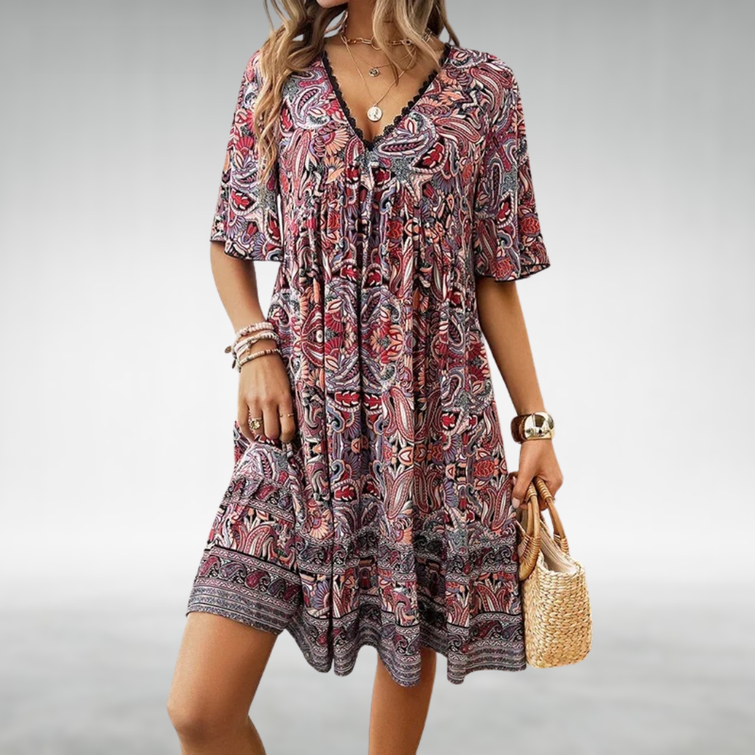 Adriana - Letnia mini sukienka w stylu boho z nadrukiem paisley