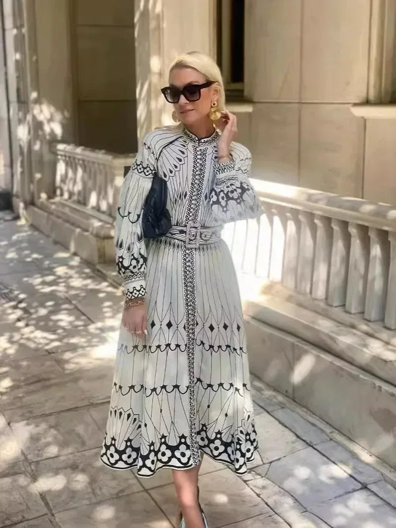 Mirabel - Elegancka sukienka o kroju litery A z nadrukiem w stylu retro