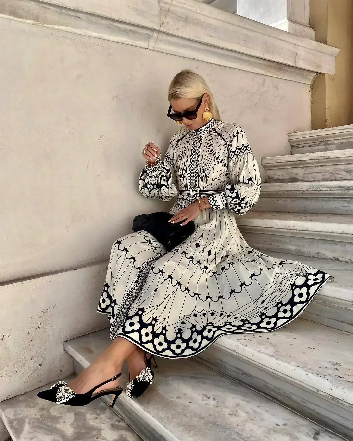 Mirabel - Elegancka sukienka o kroju litery A z nadrukiem w stylu retro