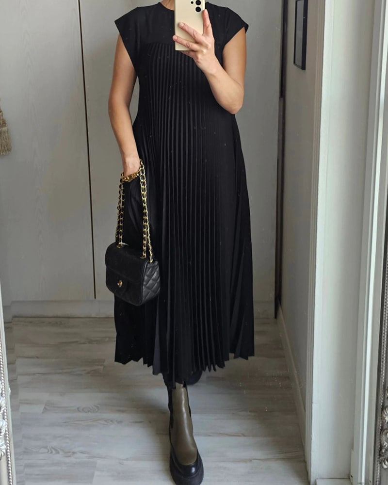 Sorrel - Elegancka sukienka maxi z plisami i splotem