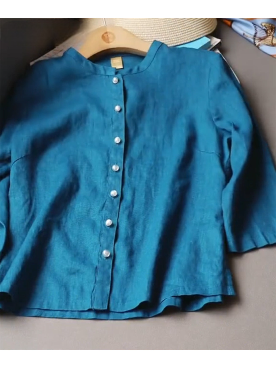 Kobieta Tencel i lniana koszula z kołnierzykiem stójkowym i perłowymi guzikami