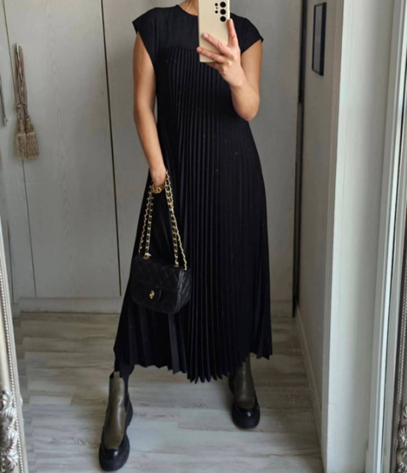 Sorrel - Elegancka sukienka maxi z plisami i splotem