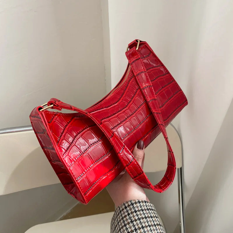 Tilly - Błyszcząca torebka crossbody z nadrukiem krokodyla