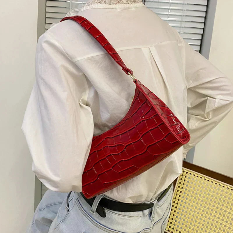 Tilly - Błyszcząca torebka crossbody z nadrukiem krokodyla