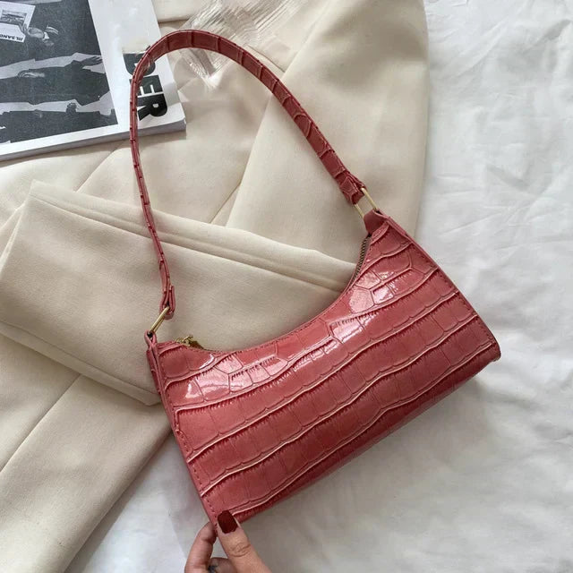 Tilly - Błyszcząca torebka crossbody z nadrukiem krokodyla