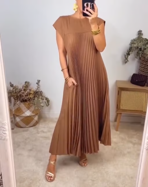 Sorrel - Elegancka sukienka maxi z plisami i splotem