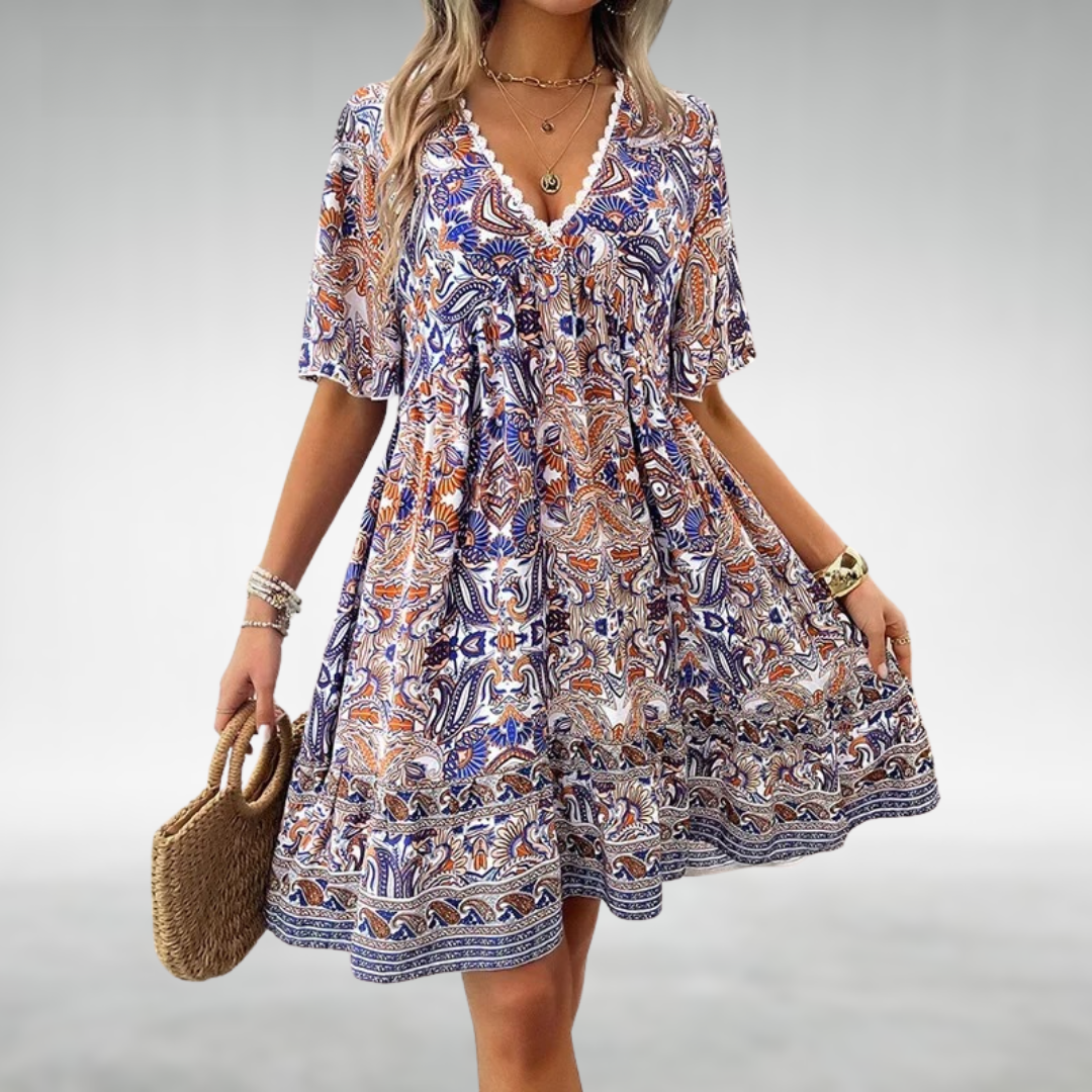 Adriana - Letnia mini sukienka w stylu boho z nadrukiem paisley