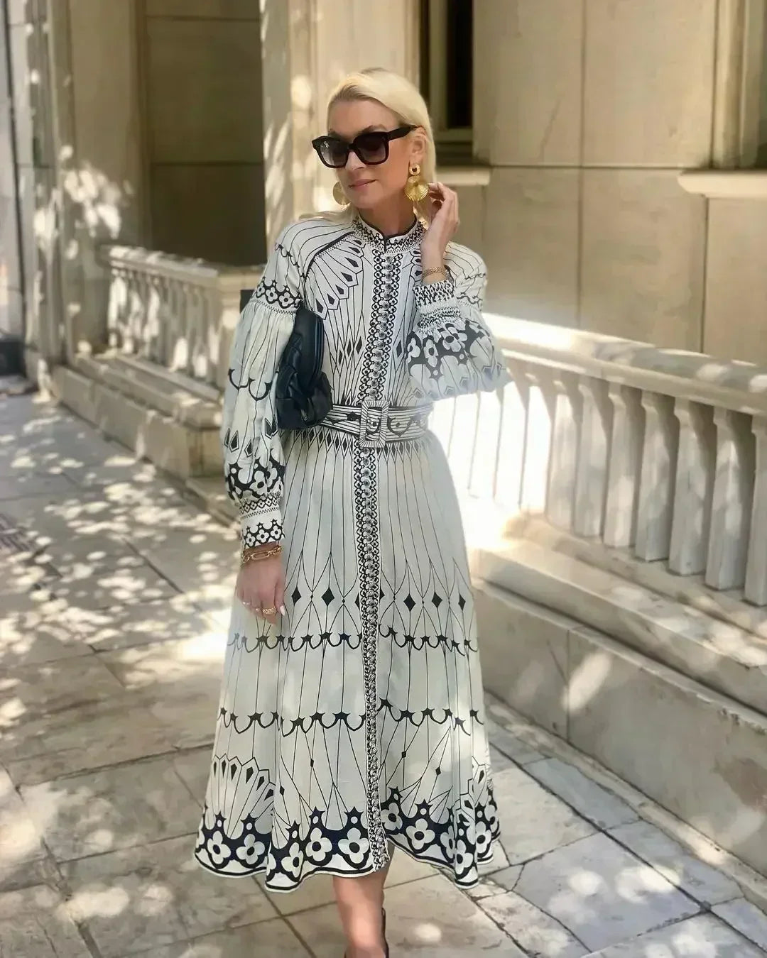 Mirabel - Elegancka sukienka o kroju litery A z nadrukiem w stylu retro