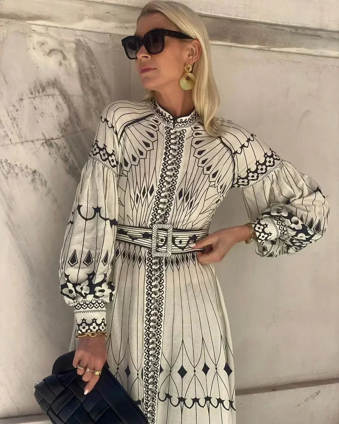 Mirabel - Elegancka sukienka o kroju litery A z nadrukiem w stylu retro