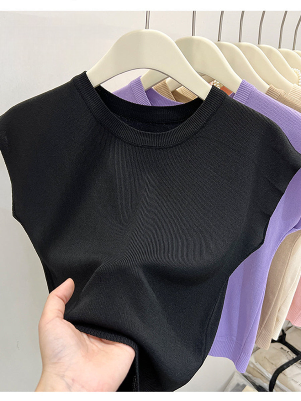 Damska codzienna bluzka slim fit bez rękawów z okrągłym dekoltem