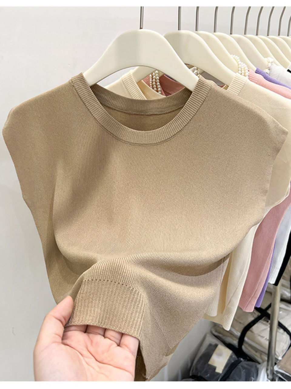 Damska codzienna bluzka slim fit bez rękawów z okrągłym dekoltem