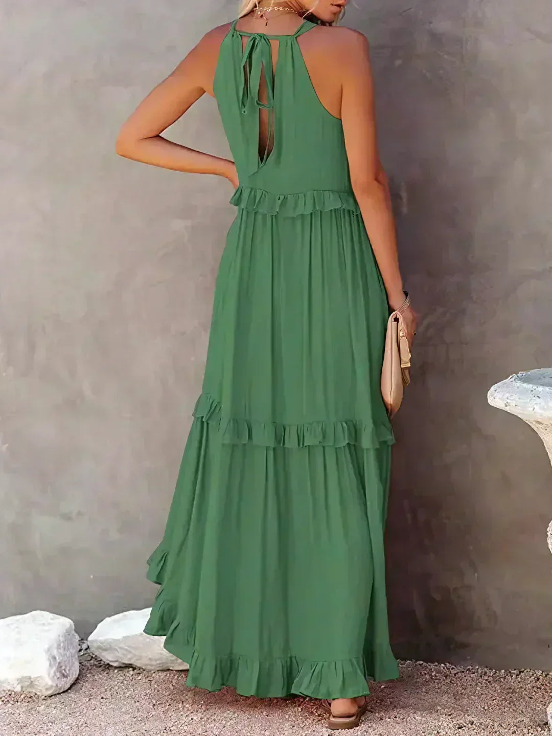 Delilah - Elegancka sukienka z falbanami i wiązaniem na szyi