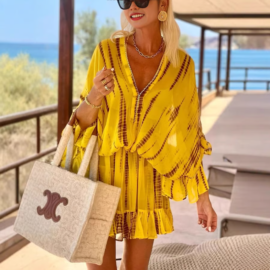 Adalyn - Elegancka sukienka mini z dekoltem w szpic i wysokim stanem