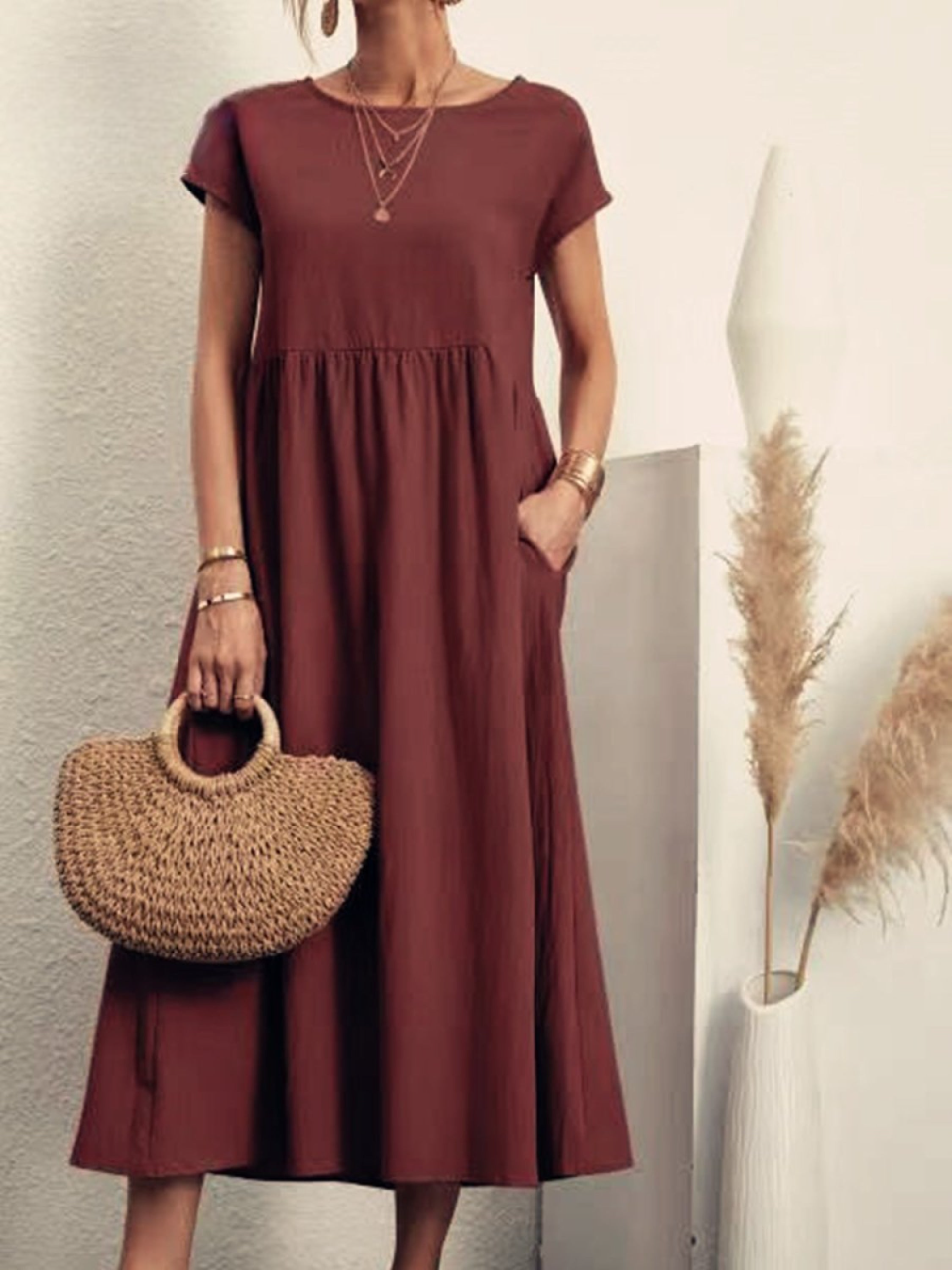 Minimalistyczna sukienka maxi z krótkim rękawem