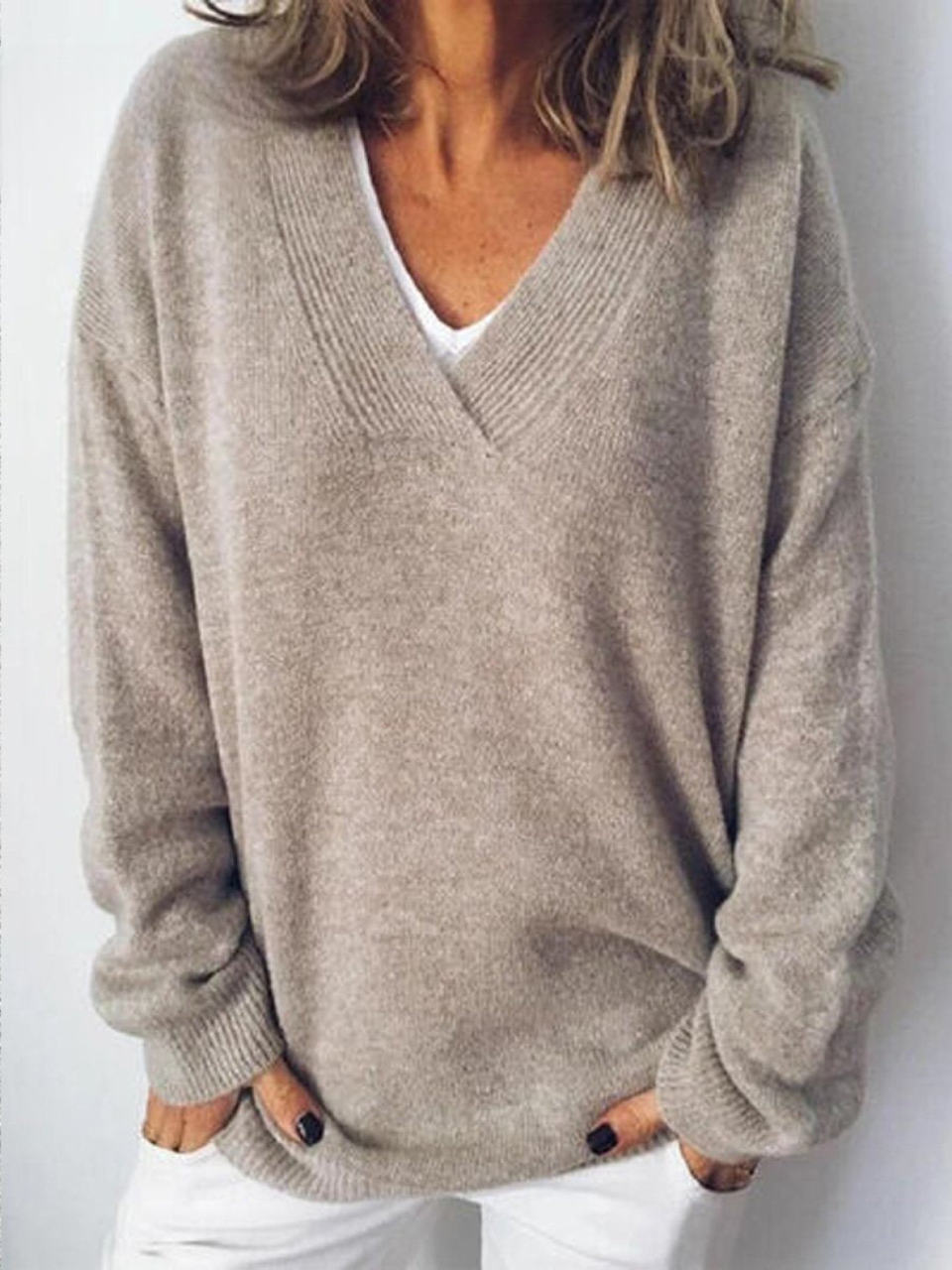 Damski sweter dzianinowy z dekoltem w serek