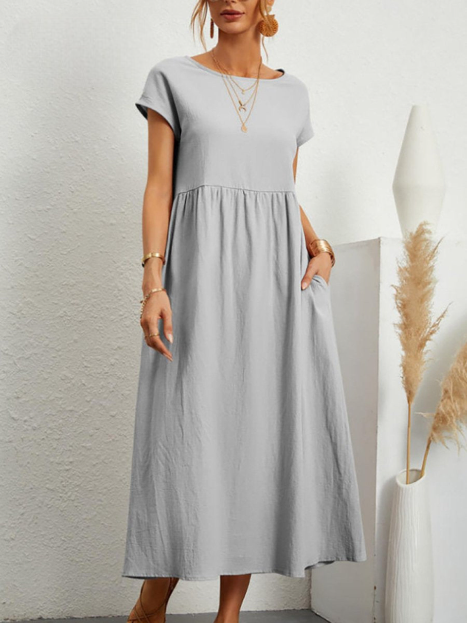 Minimalistyczna sukienka maxi z krótkim rękawem