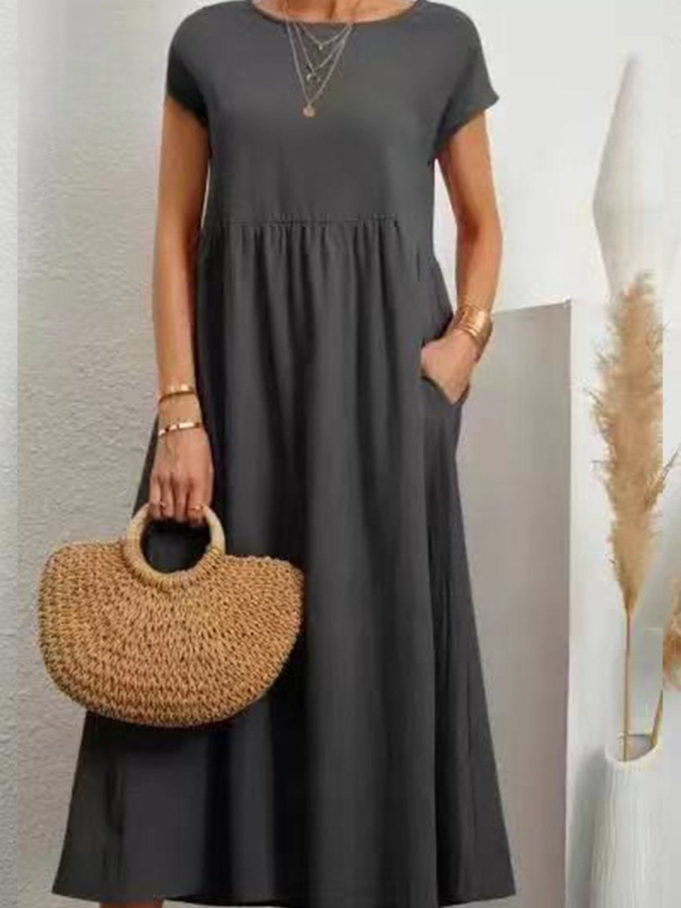 Minimalistyczna sukienka maxi z krótkim rękawem