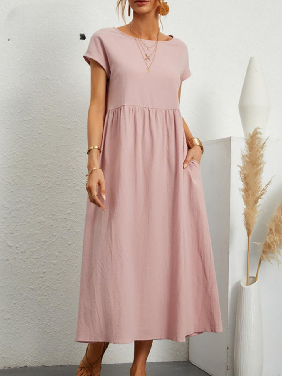 Minimalistyczna sukienka maxi z krótkim rękawem