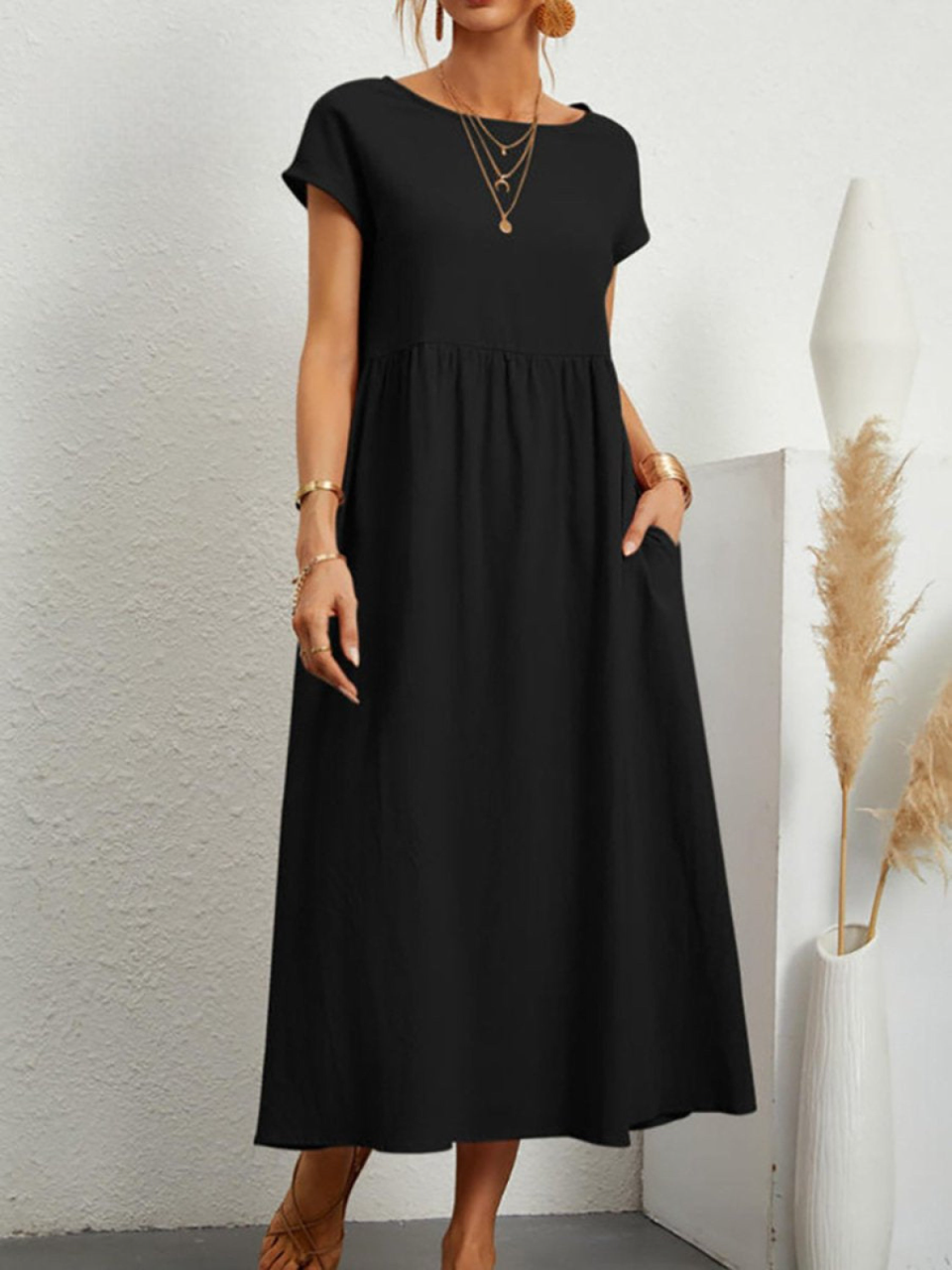 Minimalistyczna sukienka maxi z krótkim rękawem